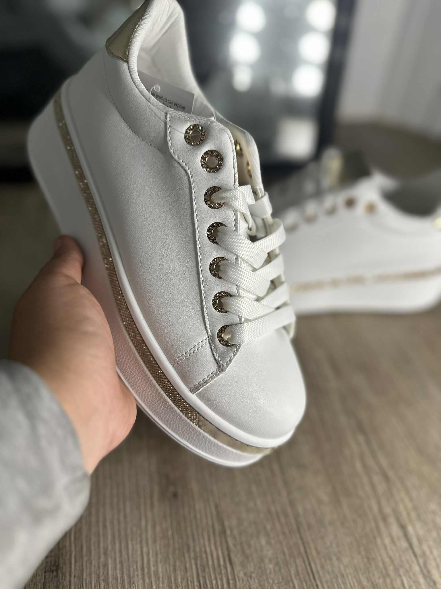 Tenis blancos con plataforma de dama