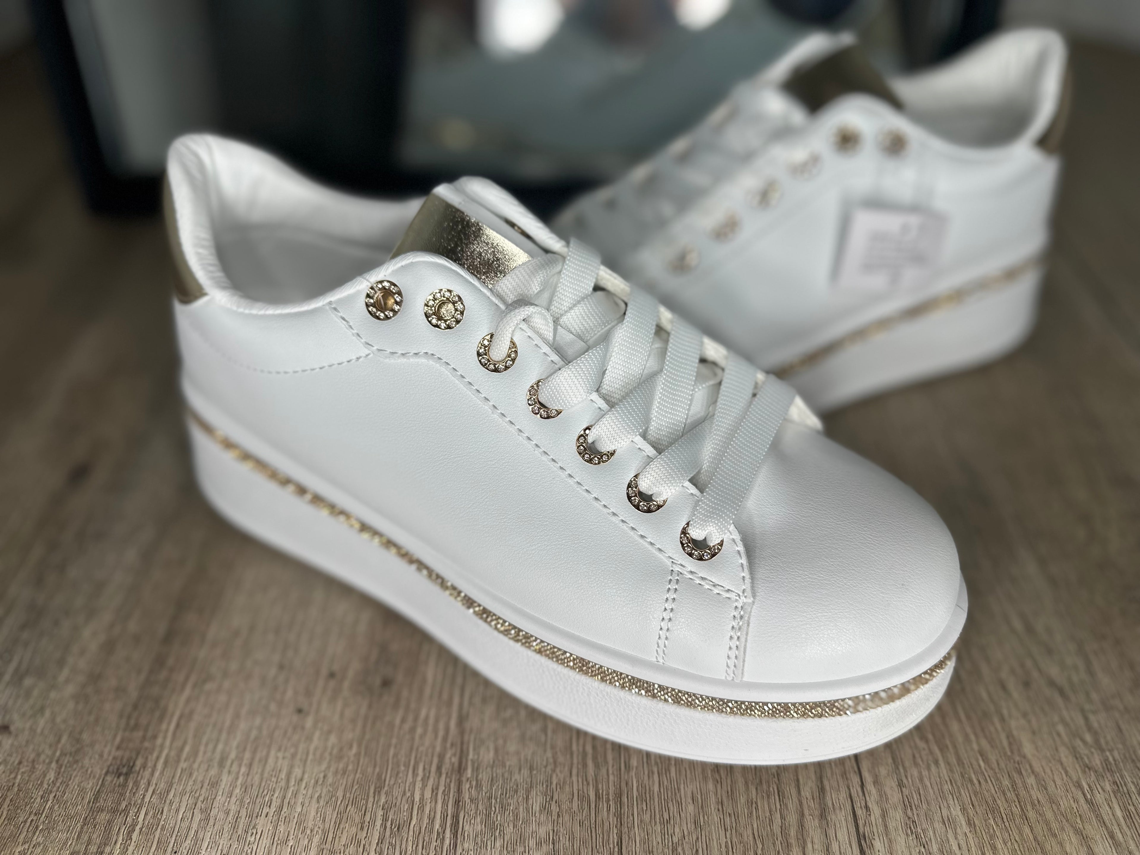 Tenis blancos con plataforma de dama