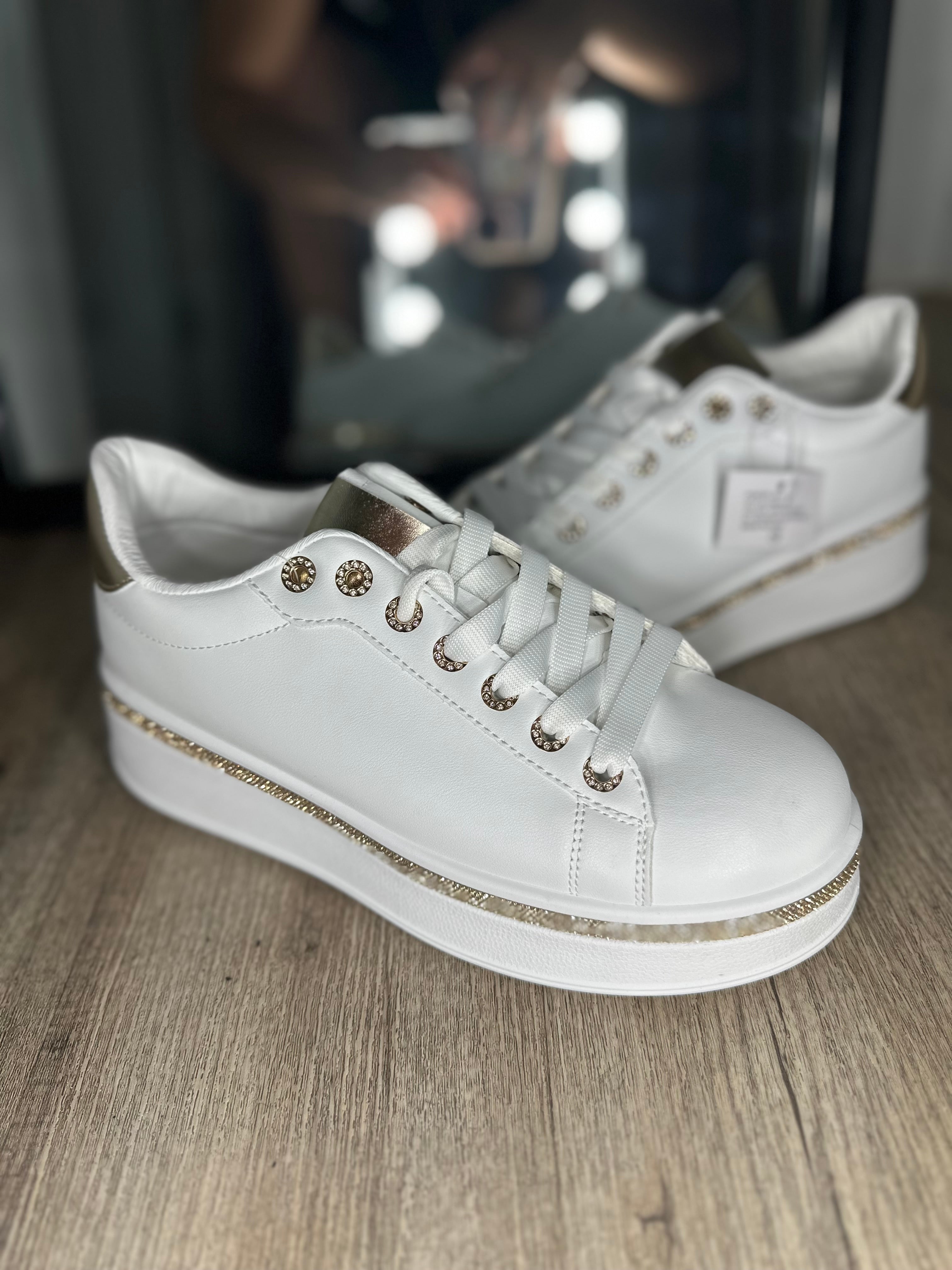 Tenis blancos con plataforma de dama